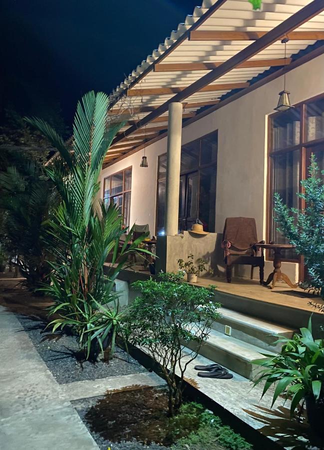 Hotel The Dale Mirissa Exterior foto