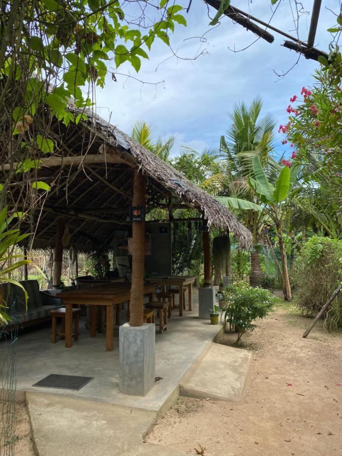 Hotel The Dale Mirissa Exterior foto